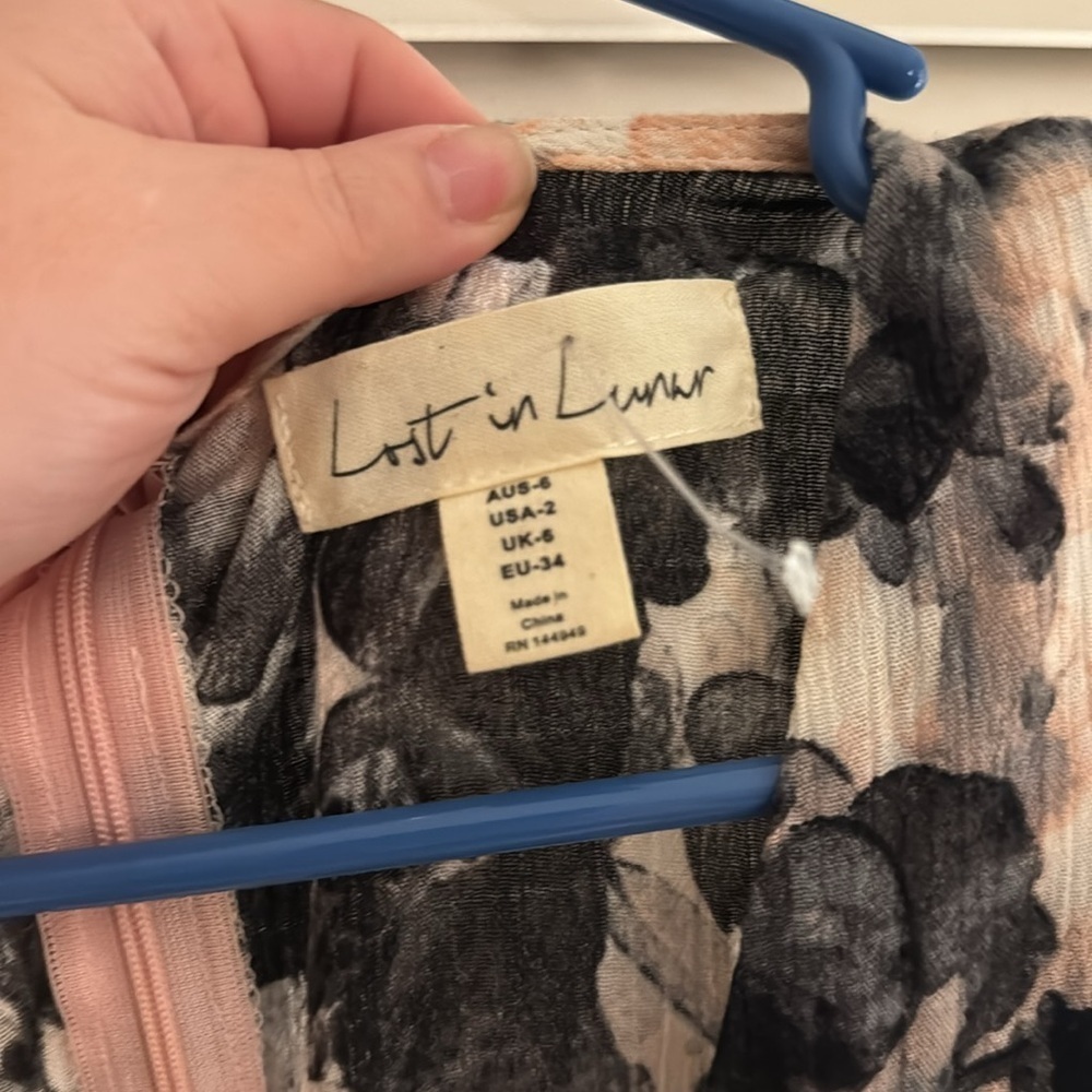 Lost in Lunar Size 2 EUC Long Flowy Dress - slits very flattering Maxi Stunning - Picture 7 of 7